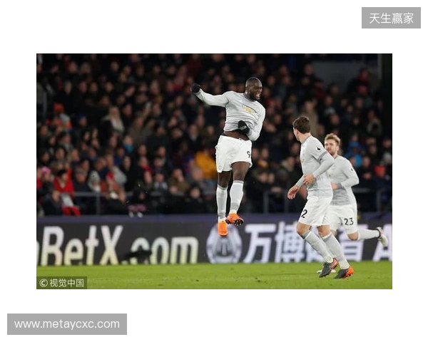 记者:18岁前锋莱西未入选曼联本场名单,阿莫林决定征召舍什科