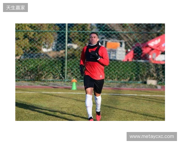 记者:韦世豪当蓉城队长并不意外 他和罗慕洛刘殿座携手带队前进 记者:韦世豪当蓉城队长并不意外 他和罗慕洛刘殿座携手带队前进