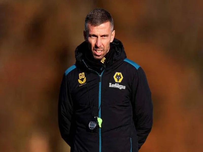 队报：加里-奥尼尔本周接任白堡主帅；球员未向罗西尼尔致意